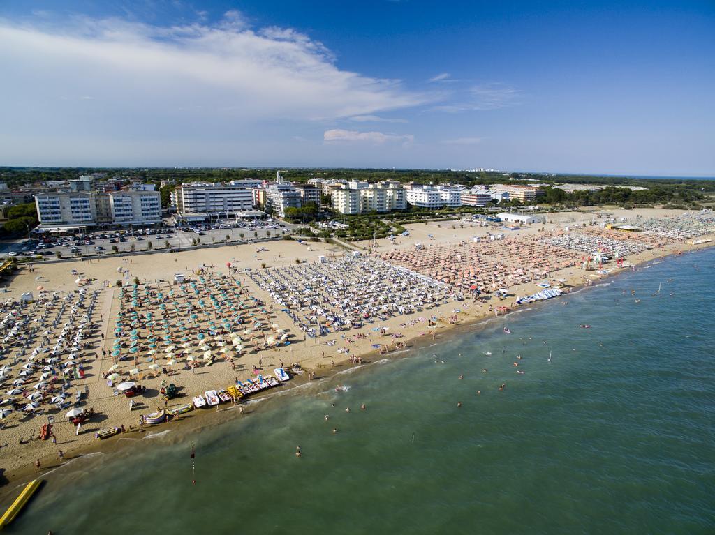Hotel Ambassador Bibione Exterior photo